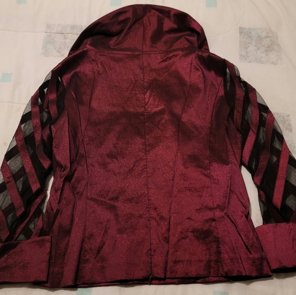 KM Collections by Milla Bell size 6 burgundy iridescent blouse - Picture 4 of 4
